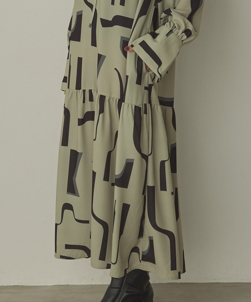 hunch（ハンチ）の「ジョーゼット柄 プリントワンピース（ワンピース・レディース・ベージュ系その他/ブラック/グレー系その他/ブラウン系その他・FREE）」の21枚目の写真