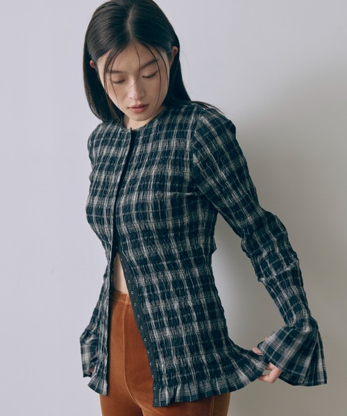 EN NEUME（エンノイム）の「Smocked Check Blouse / スモッキングチェックブラウス（シャツ/ブラウス・レディース・ブラック/ブルー/ホワイト・FREE）」の6枚目の写真