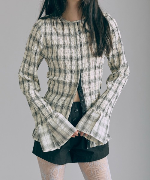 EN NEUME（エンノイム）の「Smocked Check Blouse / スモッキングチェックブラウス（シャツ/ブラウス・レディース・ブラック/ブルー/ホワイト・FREE）」の4枚目の写真