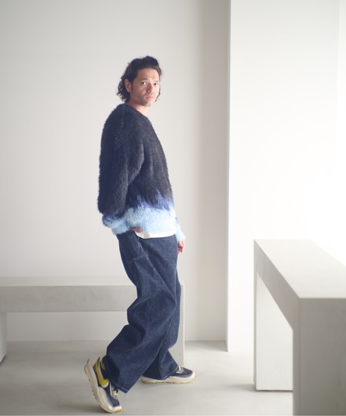 ADAM PATEK(アダムパテック)の「ADAMPATEK/distorted chevron pattern crewneck/シャギー配色クルーネックニット(AP2521026)(ニット/セーター・レディース・ブラック×ブルー/ブラック×ベージュ・1/2)」の7枚目の写真