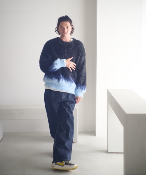 ADAM PATEK(アダムパテック)の「ADAMPATEK/distorted chevron pattern crewneck/シャギー配色クルーネックニット(AP2521026)(ニット/セーター・レディース・ブラック×ブルー/ブラック×ベージュ・1/2)」の22枚目の写真