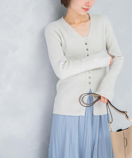 URBAN RESEARCH ROSSO WOMEN(アーバンリサーチ ロッソ)の「モールVネックニットカーディガン(カーディガン/ボレロ・レディース・ブラック/ブルー/オフホワイト・FREE)」の2枚目の写真
