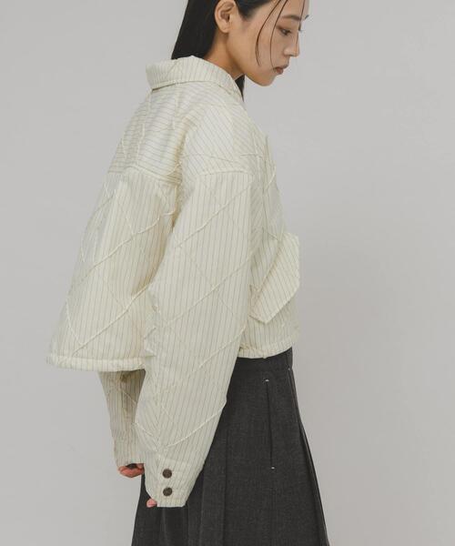 KBF（ケイビーエフ）の「キルティングシャツブルゾン（ダウンジャケット/コート・レディース・アイボリー/ネイビー・ONE）」の4枚目の写真