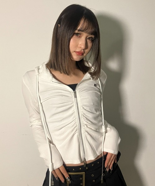 .KOM（ドットコム）の「『.KOM/ドットケーオーエム』Center Ruched Zip-Up Hoodie / センタールーシュジップアップフーディー（その他トップス・レディース・ブラック/アイボリー・FREE）」の12枚目の写真