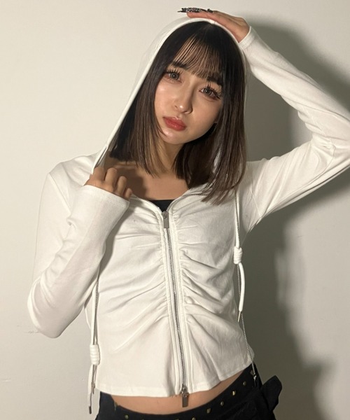 .KOM（ドットコム）の「『.KOM/ドットケーオーエム』Center Ruched Zip-Up Hoodie / センタールーシュジップアップフーディー（その他トップス・レディース・ブラック/アイボリー・FREE）」の16枚目の写真