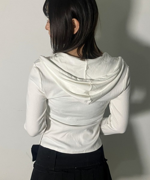 .KOM（ドットコム）の「『.KOM/ドットケーオーエム』Center Ruched Zip-Up Hoodie / センタールーシュジップアップフーディー（その他トップス・レディース・ブラック/アイボリー・FREE）」の17枚目の写真