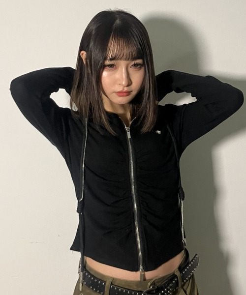 .KOM（ドットコム）の「『.KOM/ドットケーオーエム』Center Ruched Zip-Up Hoodie / センタールーシュジップアップフーディー（その他トップス・レディース・ブラック/アイボリー・FREE）」の5枚目の写真