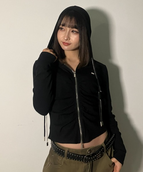 .KOM（ドットコム）の「『.KOM/ドットケーオーエム』Center Ruched Zip-Up Hoodie / センタールーシュジップアップフーディー（その他トップス・レディース・ブラック/アイボリー・FREE）」の7枚目の写真