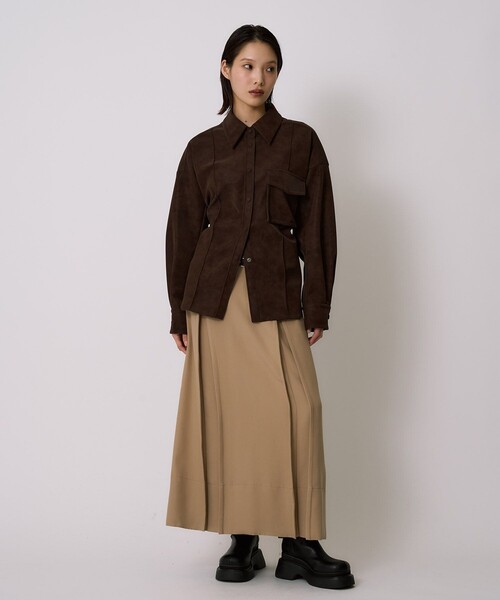 UNITED TOKYO（ユナイテッドトウキョウ）の「【残りわずか！】Oversized Suede Shirt｜ヴィーガンレザー/羽織/アウター/スエード/シャツジャケット/軽量/春服（シャツ/ブラウス・レディース・ブラウン/ブラック・FREE）」の7枚目の写真
