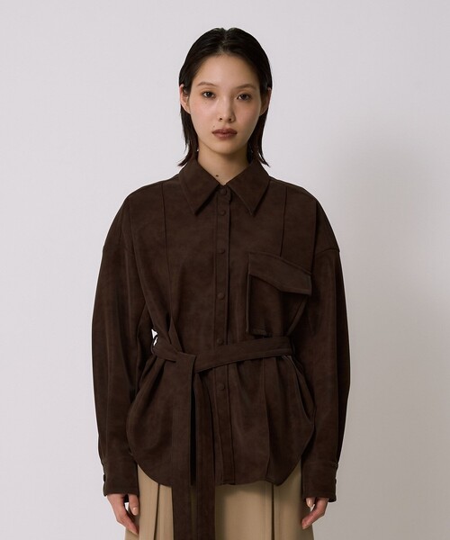 UNITED TOKYO（ユナイテッドトウキョウ）の「【残りわずか！】Oversized Suede Shirt｜ヴィーガンレザー/羽織/アウター/スエード/シャツジャケット/軽量/春服（シャツ/ブラウス・レディース・ブラウン/ブラック・FREE）」の8枚目の写真