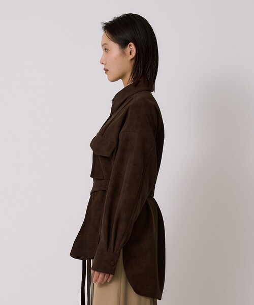 UNITED TOKYO（ユナイテッドトウキョウ）の「【残りわずか！】Oversized Suede Shirt｜ヴィーガンレザー/羽織/アウター/スエード/シャツジャケット/軽量/春服（シャツ/ブラウス・レディース・ブラウン/ブラック・FREE）」の9枚目の写真
