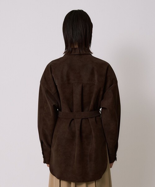 UNITED TOKYO（ユナイテッドトウキョウ）の「【残りわずか！】Oversized Suede Shirt｜ヴィーガンレザー/羽織/アウター/スエード/シャツジャケット/軽量/春服（シャツ/ブラウス・レディース・ブラウン/ブラック・FREE）」の10枚目の写真