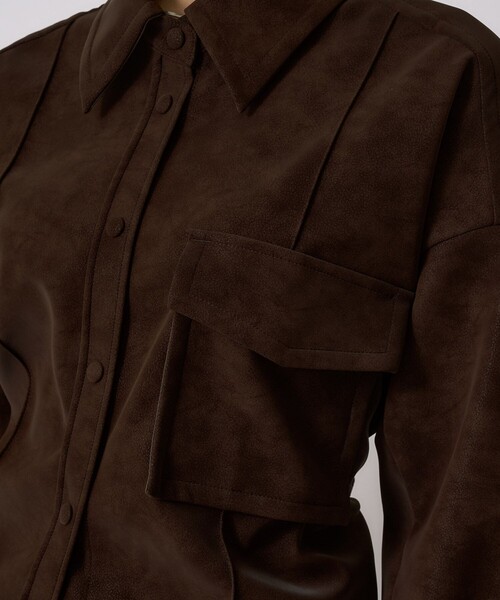 UNITED TOKYO（ユナイテッドトウキョウ）の「【残りわずか！】Oversized Suede Shirt｜ヴィーガンレザー/羽織/アウター/スエード/シャツジャケット/軽量/春服（シャツ/ブラウス・レディース・ブラウン/ブラック・FREE）」の12枚目の写真