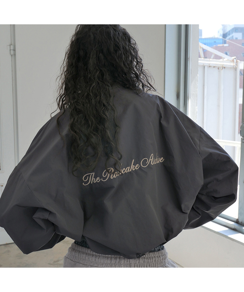 ROCKCAKE(ロックケーキ)の「Script Nylon Jacket - Charcoal(ナイロンジャケット・レディース・その他・SMALL)」の1枚目の写真