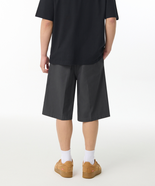 MUSINSA STANDARD（ムシンサスタンダード）の「バックサテンバermudaパンツ[ダークグレー]（その他パンツ・メンズ・その他・29/30/31/33/26/27/28/40/38/42/36/34/32）」の2枚目の写真
