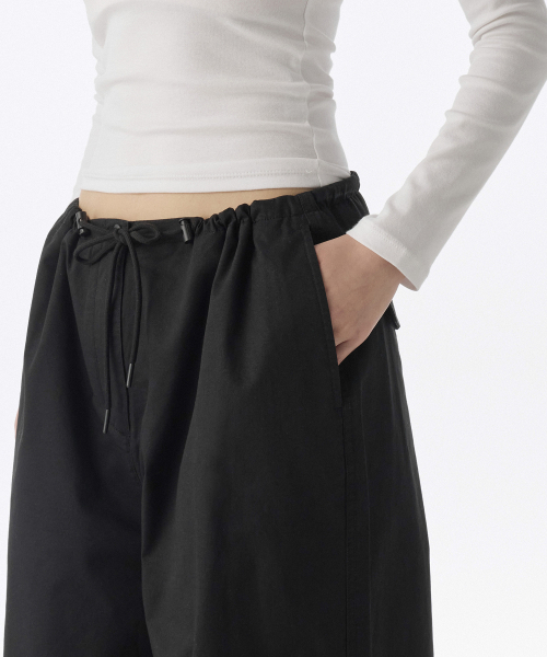 MUSINSA STANDARD WOMAN（ムシンサスタンダードウーマン）の「ウィメンズコットンパラシュートパンツ[ブラック]（スウェットパンツ・レディース・その他・30/24/26/28/22）」の8枚目の写真