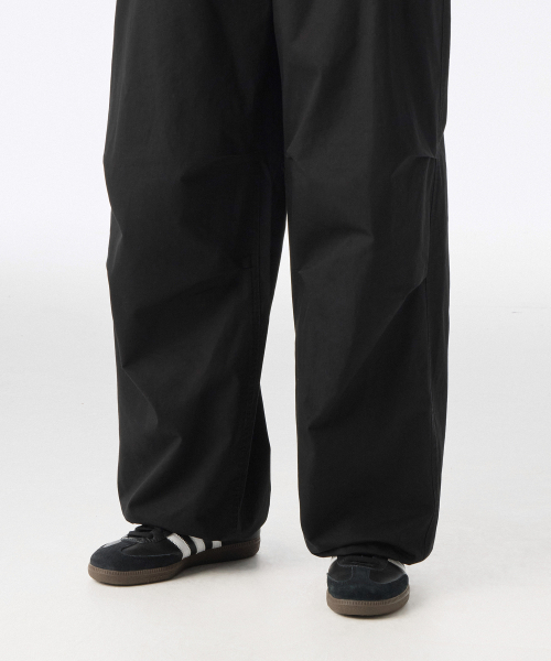 MUSINSA STANDARD WOMAN（ムシンサスタンダードウーマン）の「ウィメンズコットンパラシュートパンツ[ブラック]（スウェットパンツ・レディース・その他・30/24/26/28/22）」の4枚目の写真