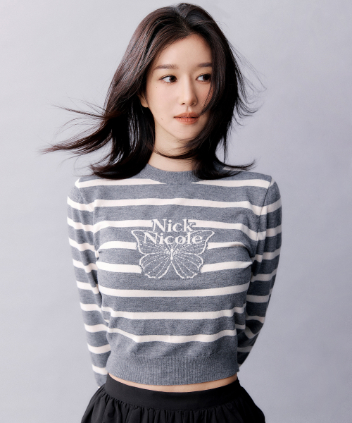 NICK&NICOLE(ニックアンドニコール)の「MINI BUTTERFLY SIGNATURE STRIPE KNIT_GRAY(ニット/セーター・レディース・その他・FREE)」の1枚目の写真