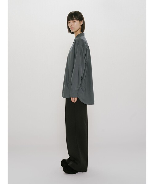 MIDIUMISOLID(ミディウミソリッド)の「MIDIUMISOLID for Ladies ベーシックバックギャザーシャツ(シャツ/ブラウス・レディース・ライトグレー/チャコールグレー/ブラック/ブラウン・FREE)」の14枚目の写真