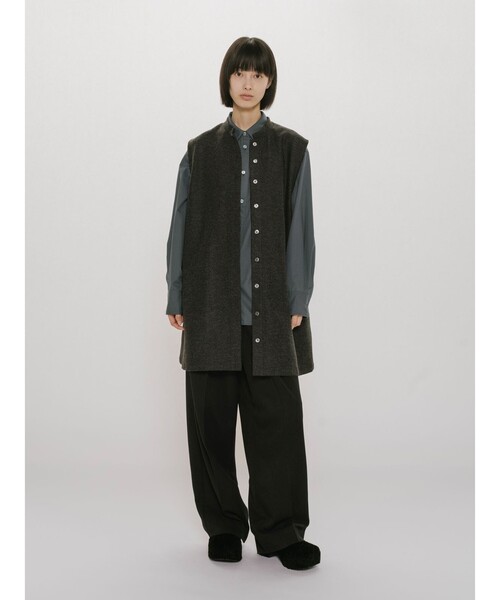 MIDIUMISOLID(ミディウミソリッド)の「MIDIUMISOLID for Ladies ベーシックバックギャザーシャツ(シャツ/ブラウス・レディース・ライトグレー/チャコールグレー/ブラック/ブラウン・FREE)」の16枚目の写真