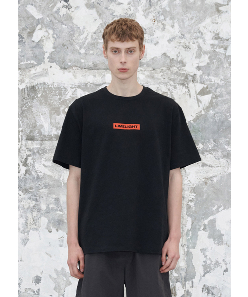 LIMELIGHT APPAREL(ライムライトアパレル)の「アパレルボックスロゴTシャツ(ブラック/レッド)(Tシャツ/カットソー・メンズ・その他・MEDIUM/LARGE/X-LARGE/SMALL)」の1枚目の写真