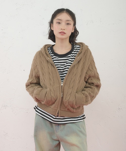 FCMM（エフシーエムエム）の「【日本限定】FUR HOODIE KNIT / ファーフーディニット（パーカー・レディース・アイボリー/ブラウン/グレー・SMALL/MEDIUM）」の3枚目の写真