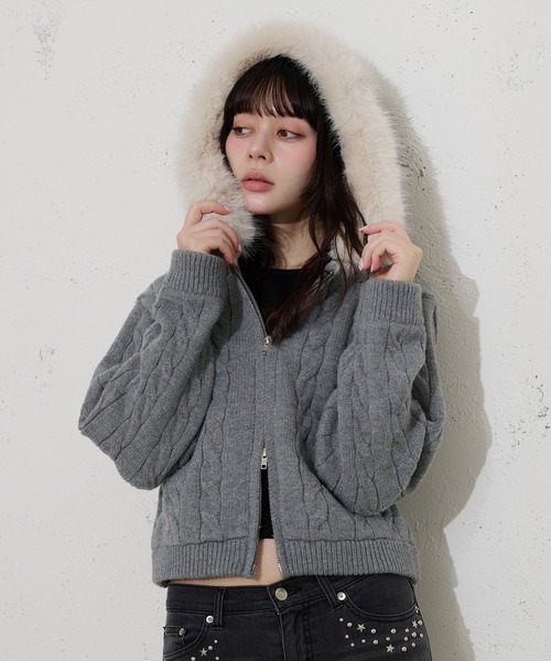 FCMM（エフシーエムエム）の「【日本限定】FUR HOODIE KNIT / ファーフーディニット（パーカー・レディース・アイボリー/ブラウン/グレー・SMALL/MEDIUM）」の5枚目の写真