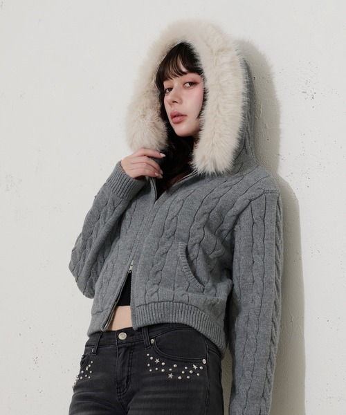 FCMM（エフシーエムエム）の「【日本限定】FUR HOODIE KNIT / ファーフーディニット（パーカー・レディース・アイボリー/ブラウン/グレー・SMALL/MEDIUM）」の6枚目の写真