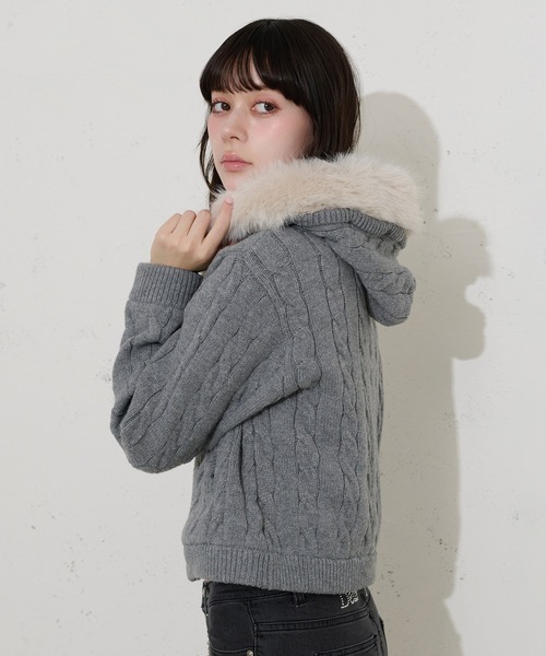 FCMM（エフシーエムエム）の「【日本限定】FUR HOODIE KNIT / ファーフーディニット（パーカー・レディース・アイボリー/ブラウン/グレー・SMALL/MEDIUM）」の7枚目の写真