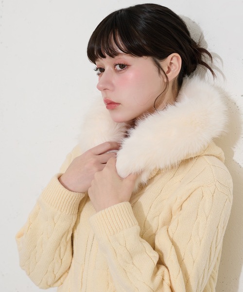 FCMM（エフシーエムエム）の「【日本限定】FUR HOODIE KNIT / ファーフーディニット（パーカー・レディース・アイボリー/ブラウン/グレー・SMALL/MEDIUM）」の12枚目の写真