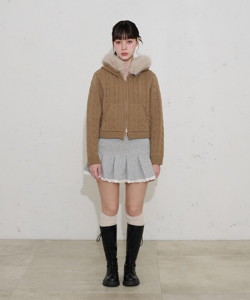 FCMM（エフシーエムエム）の「【日本限定】FUR HOODIE KNIT / ファーフーディニット（パーカー・レディース・アイボリー/ブラウン/グレー・SMALL/MEDIUM）」の16枚目の写真