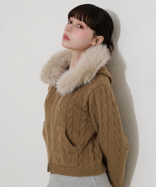 FCMM（エフシーエムエム）の「【日本限定】FUR HOODIE KNIT / ファーフーディニット（パーカー・レディース・アイボリー/ブラウン/グレー・SMALL/MEDIUM）」の20枚目の写真