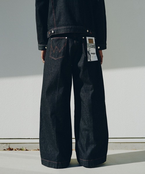 Camphor wood（カンファーウッド）の「【 Wrangler × CamphorWood 】front zip 2tuck wide baggy flare broken denim trousers / 【ラングラーコラボレーション】 2タックワイドバギーデニム（デニムパンツ・メンズ・ブラック系1・SMALL/MEDIUM/LARGE）」の4枚目の写真