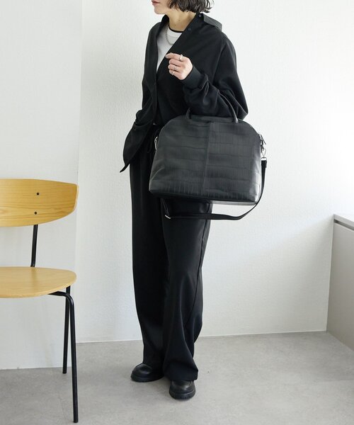 ear PAPILLONNER(イアパピヨネ)の「《本革/2way/A4サイズ対応》ダブルポケットボストンバッグL(ボストンバッグ・レディース・キャメル/ブラック・FREE)」の3枚目の写真