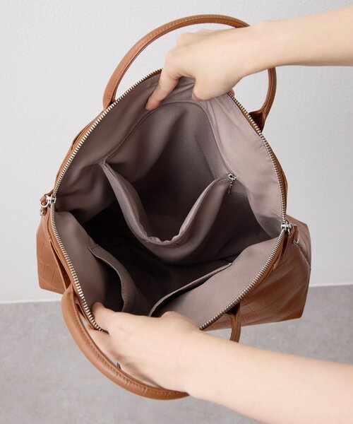 ear PAPILLONNER(イアパピヨネ)の「《本革/2way/A4サイズ対応》ダブルポケットボストンバッグL(ボストンバッグ・レディース・キャメル/ブラック・FREE)」の13枚目の写真