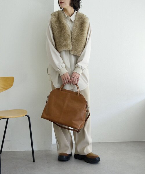 ear PAPILLONNER(イアパピヨネ)の「《本革/2way/A4サイズ対応》ダブルポケットボストンバッグL(ボストンバッグ・レディース・キャメル/ブラック・FREE)」の15枚目の写真