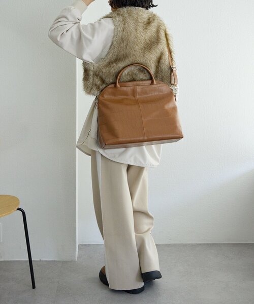 ear PAPILLONNER(イアパピヨネ)の「《本革/2way/A4サイズ対応》ダブルポケットボストンバッグL(ボストンバッグ・レディース・キャメル/ブラック・FREE)」の21枚目の写真