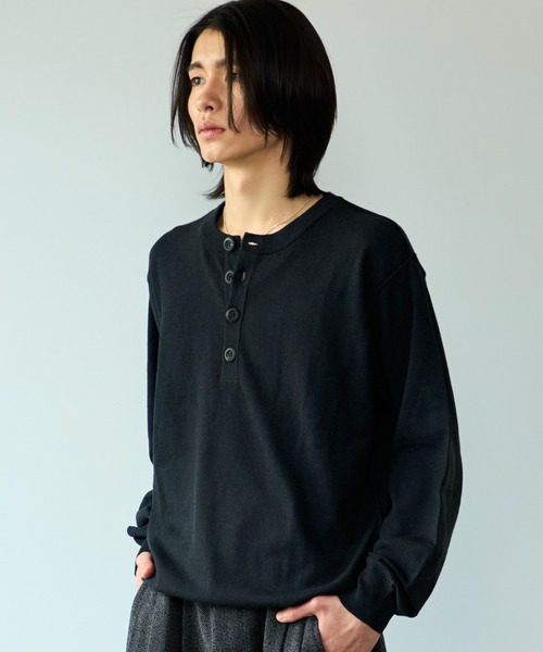SINSS(シンス)の「High gauge henley neck knit / ハイゲージヘンリーネックニット(ニット/セーター・メンズ・ブラック/チャコール・X-SMALL/LARGE/MEDIUM/SMALL)」の5枚目の写真
