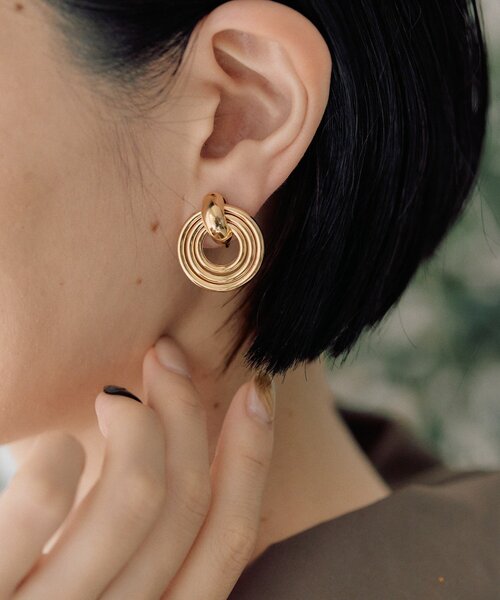 ear PAPILLONNER(イアパピヨネ)の「スリーロールイヤリング(イヤリング・レディース・シルバー/ゴールド・FREE)」の1枚目の写真