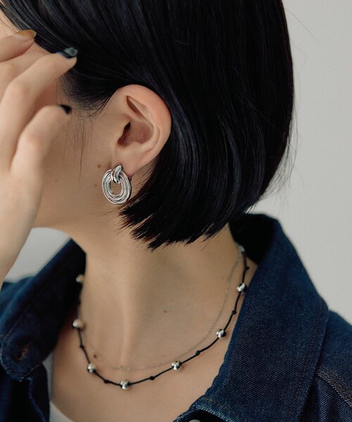 ear PAPILLONNER(イアパピヨネ)の「スリーロールイヤリング(イヤリング・レディース・シルバー/ゴールド・FREE)」の7枚目の写真