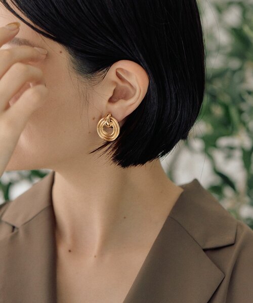 ear PAPILLONNER(イアパピヨネ)の「スリーロールイヤリング(イヤリング・レディース・シルバー/ゴールド・FREE)」の11枚目の写真