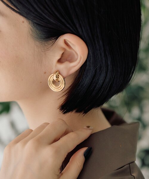 ear PAPILLONNER(イアパピヨネ)の「スリーロールイヤリング(イヤリング・レディース・シルバー/ゴールド・FREE)」の12枚目の写真