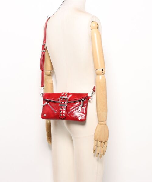 Desigual（デシグアル）の「バックル×ジップディテール コンパクトレザー風ショルダーバッグ（ショルダーバッグ・レディース・レッド・FREE）」の2枚目の写真