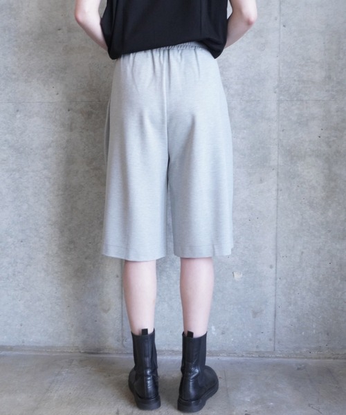 k3&co.（ケイスリーアンドコー）の「Loose half pants（スウェットパンツ・レディース・グレー/Black・ONE SIZE）」の16枚目の写真