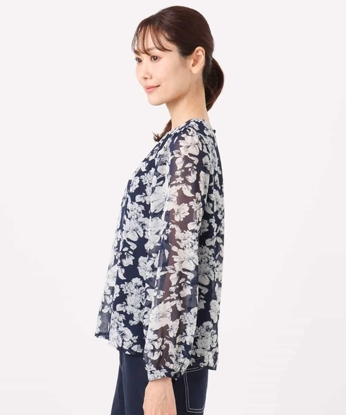 MK MICHEL KLEIN（エムケーミッシェルクラン）の「花柄シフォンブラウス/洗える（シャツ/ブラウス・レディース・ブルー/ネイビー・38）」の11枚目の写真
