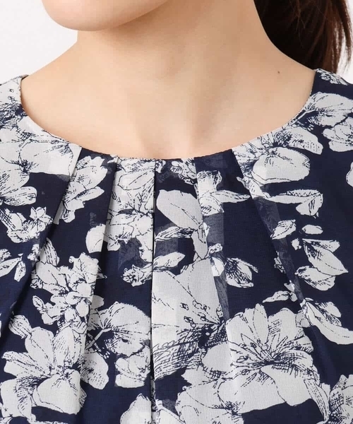 MK MICHEL KLEIN（エムケーミッシェルクラン）の「花柄シフォンブラウス/洗える（シャツ/ブラウス・レディース・ブルー/ネイビー・38）」の13枚目の写真