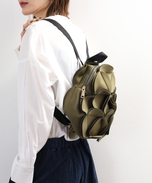 crossi(クロッシー)の「花モチーフボンディングリュック(バックパック/リュック・レディース・グレー/カーキ/ブラック・FREE)」の7枚目の写真
