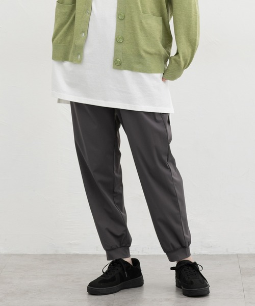 Honeys(ハニーズ)の「【ハニさら・アクティブウェア・接触冷感・吸水速乾・UVカット】快適クールイージーパンツ(その他パンツ・レディース・ブラック/ネイビー/スミクロ・S/M/LL/L/3L)」の2枚目の写真