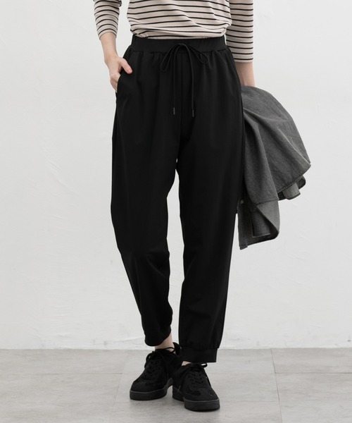 Honeys(ハニーズ)の「【ハニさら・アクティブウェア・接触冷感・吸水速乾・UVカット】快適クールイージーパンツ(その他パンツ・レディース・ブラック/ネイビー/スミクロ・S/M/LL/L/3L)」の1枚目の写真