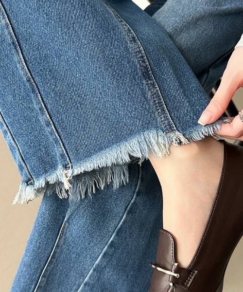 COCOMOMO(ココモモ)の「シルエットで魅せる大人の余裕デニム カーブバレルパンツ フリンジ デニムパンツ ワイド バレルレッグ カーブパンツ デニム ヴィンテージライク(デニムパンツ・レディース・ブルー/グレー/ダークブルー・M/S/XL/L)」の8枚目の写真